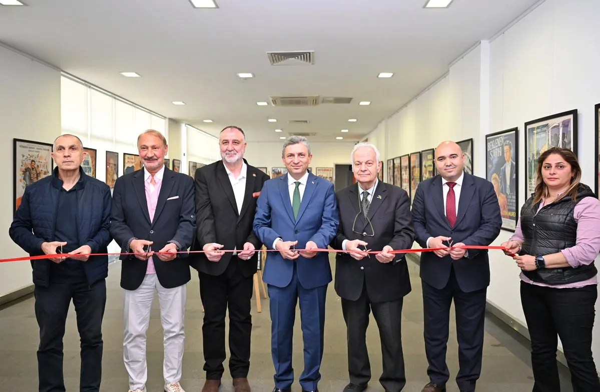 Antalya’da Nostalji Rüzgarı: Yeşilçam Film Afişleri Sergisi Açıldı