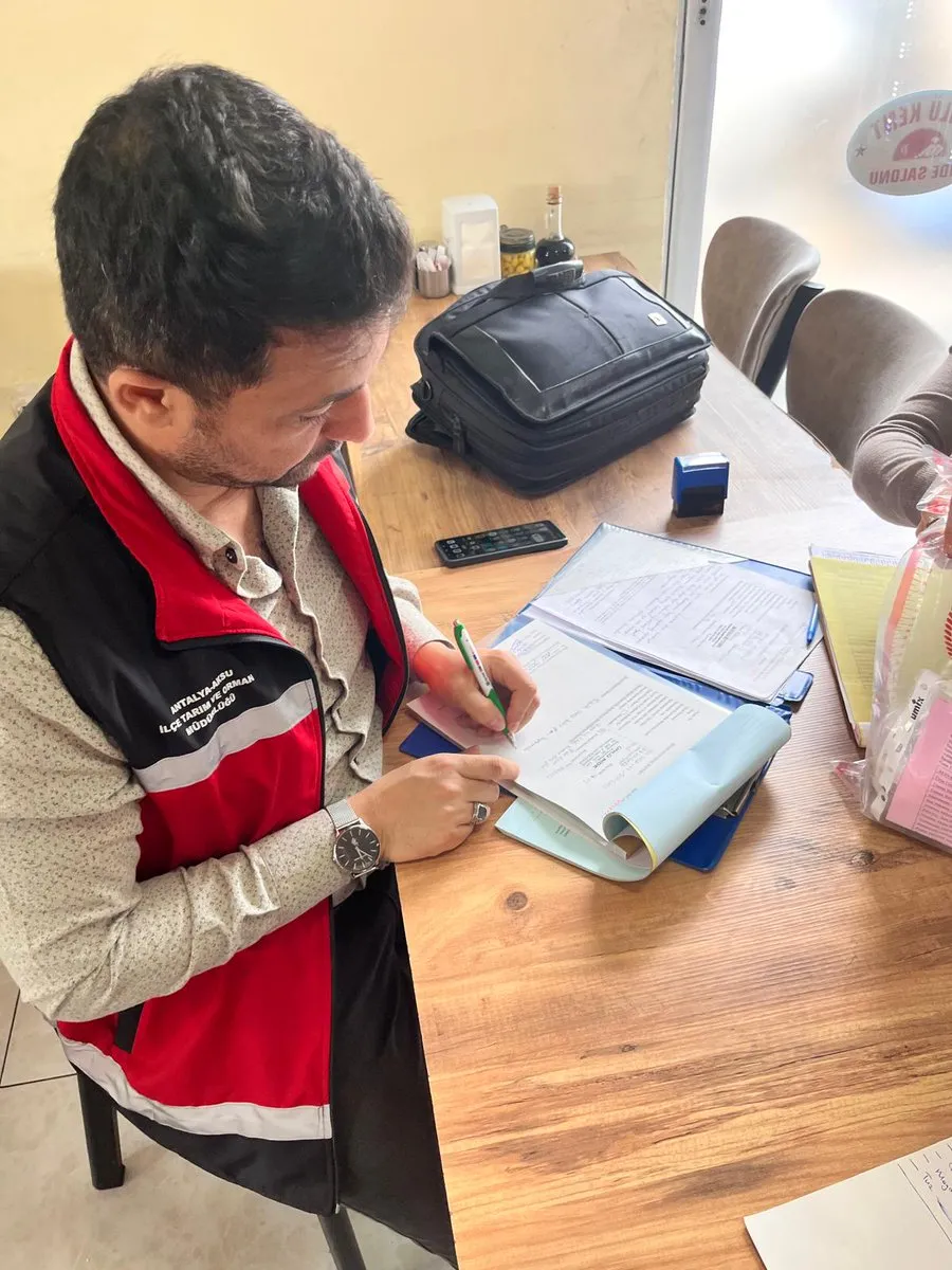 Antalya’da Otel ve İşletmelerde Gıda Denetimi: Alınan Numuneler Analize Gönderildi