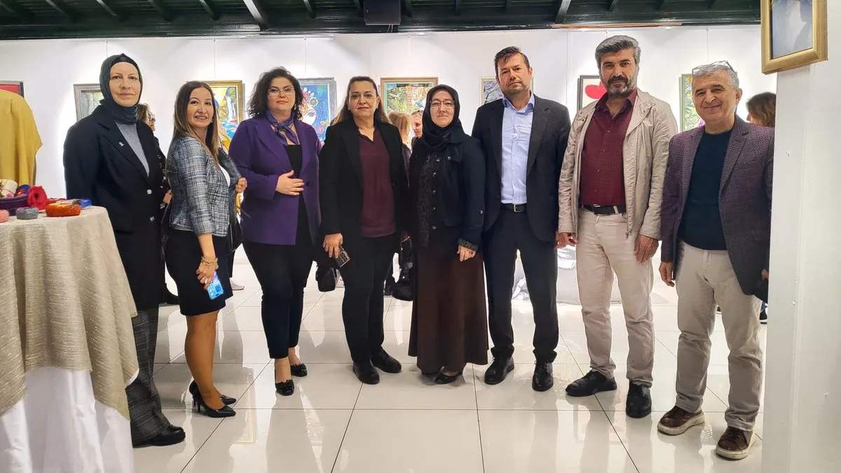 Antalya’da Sanat Buluşması: AK Parti Kadın Kolları Sergiyi Ziyaret Etti