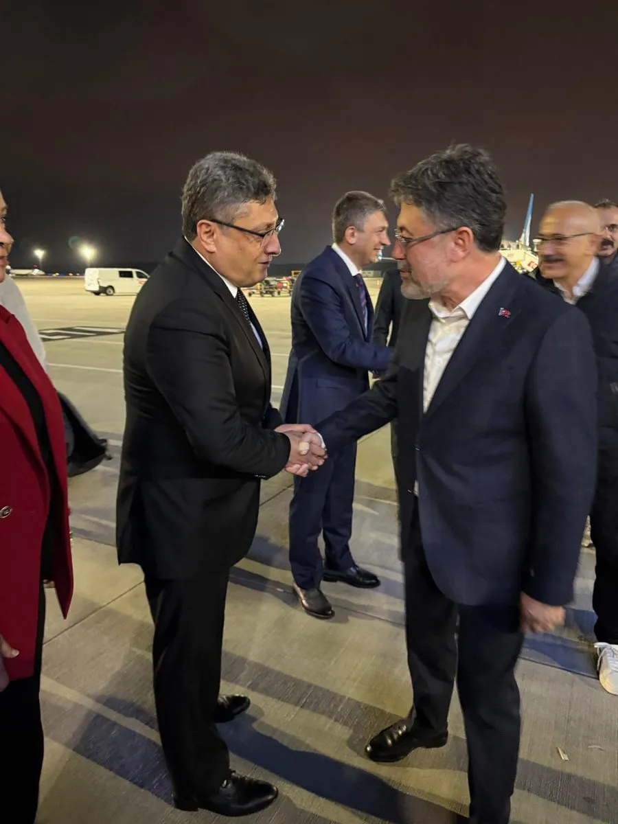 Antalya’ya Gelen Bakan Yumaklı’yı AK Parti Yöneticileri Karşıladı