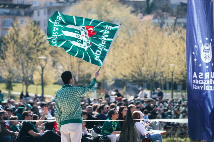 Bursaspor, Şampiyonluk Yolunda Dev Ekran Coşkusuyla Destek Buldu