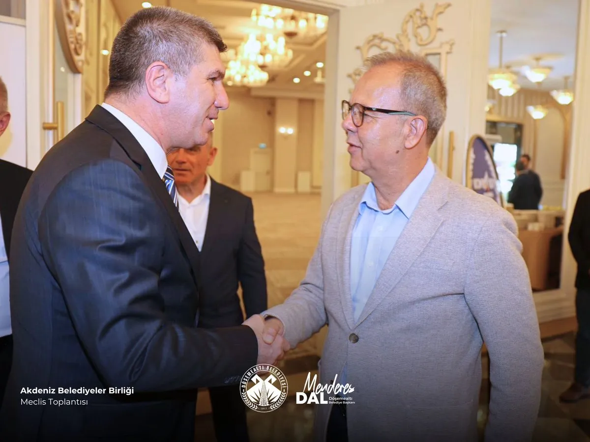Döşemealtı Belediye Başkanı Akdeniz Belediyecilik Ödül Töreni’nde