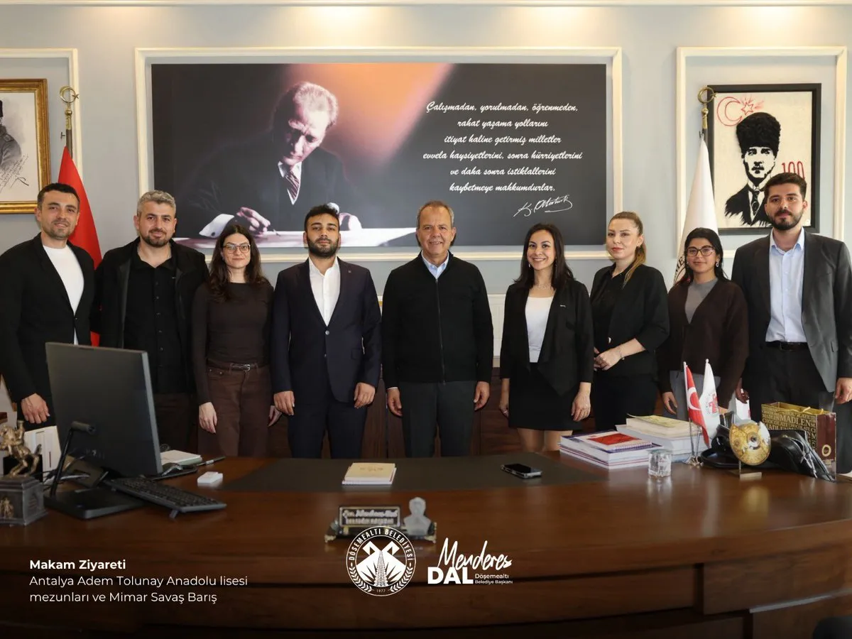 Döşemealtı’na İkili Ziyaret: Müteahhitler ve Mezunlar Belediyeyi Onurlandırdı