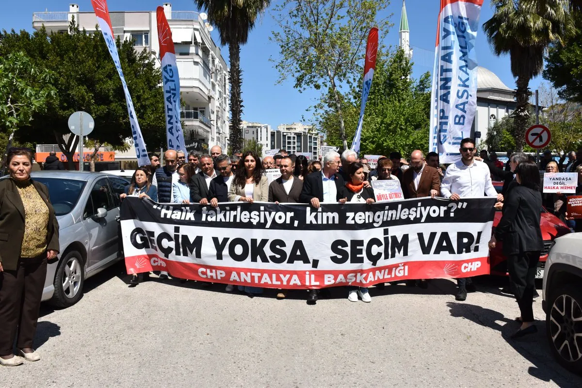 Enerji Zamlarına Antalya’dan Tepki: CHP Enerya Önünde Gösteri Yaptı