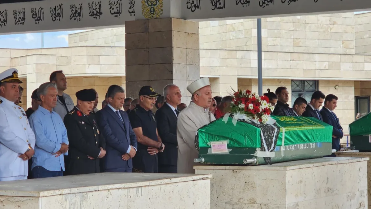 Eski İçişleri Bakanlarından Merhum Ahmet Kemal Selçuk’un Eşi Nevin Selçuk Antalya’da Son Yolculuğuna Uğurlandı