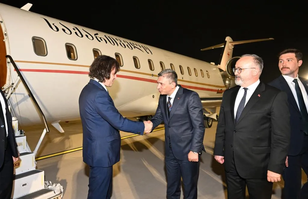 Gürcistan Başbakanı Antalya’da: Vali Şahin Karşıladı