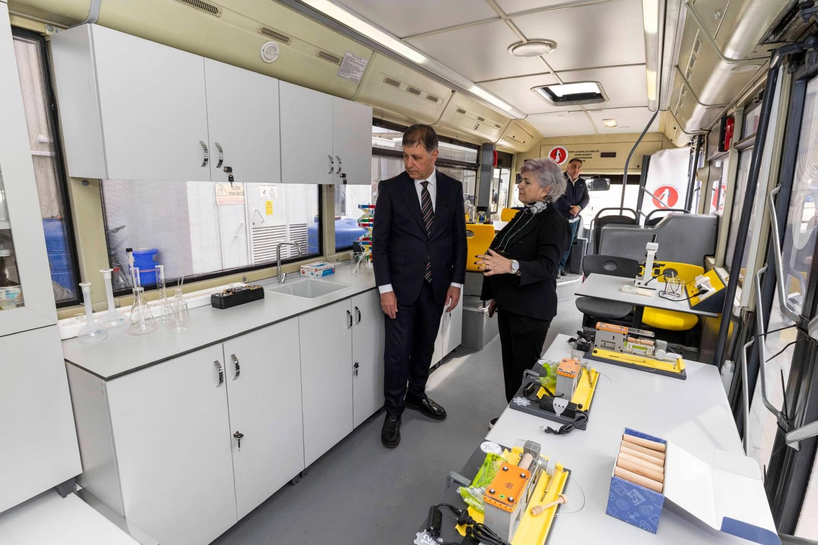 İzmir’den Adıyaman’a Bilim Otobüsü Yola Çıktı: 23 Nisan Hediyesi