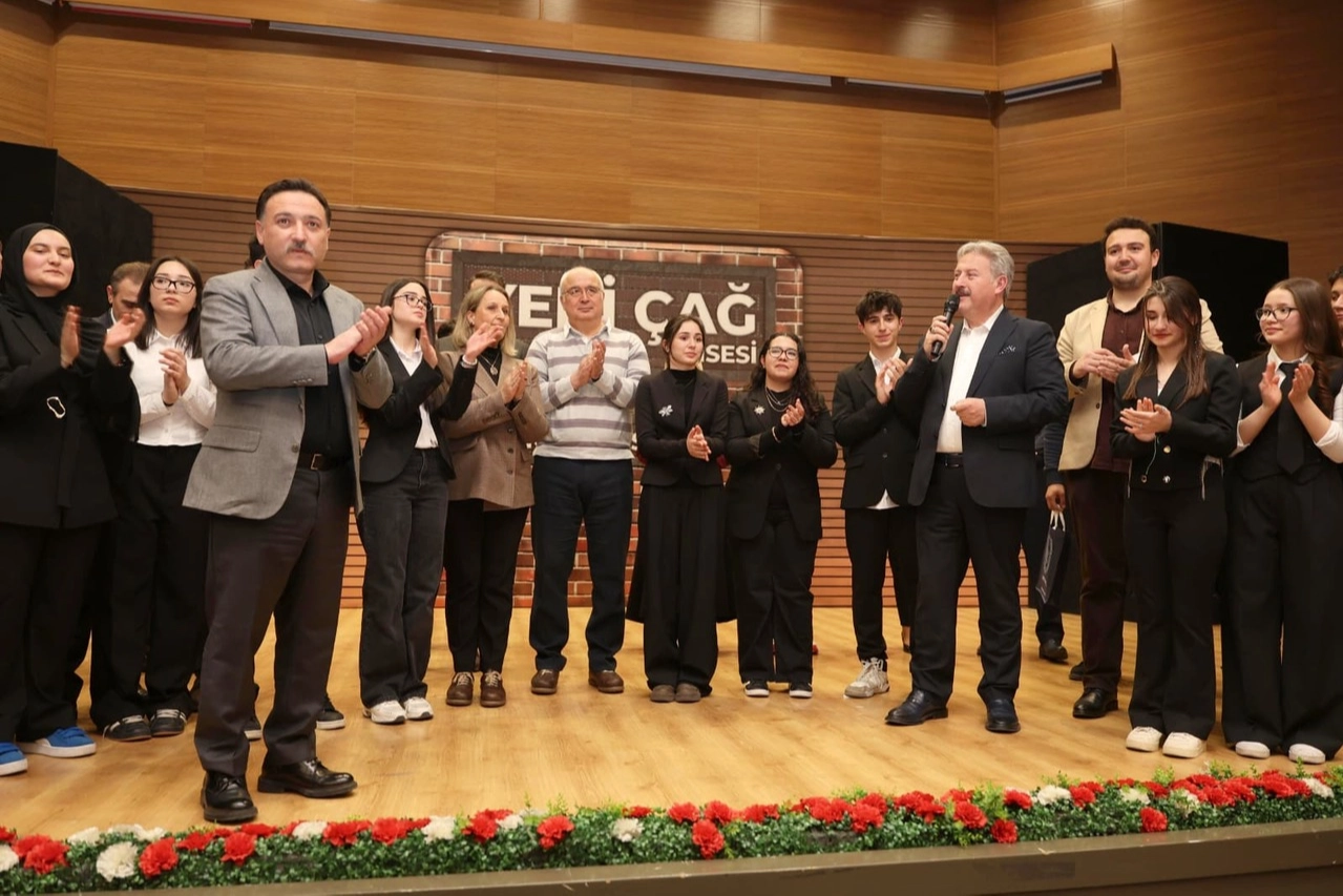 Kayseri’de Gençler Sahneye Çıktı: Mektep Melikgazi’nin Tiyatro Gösterisi