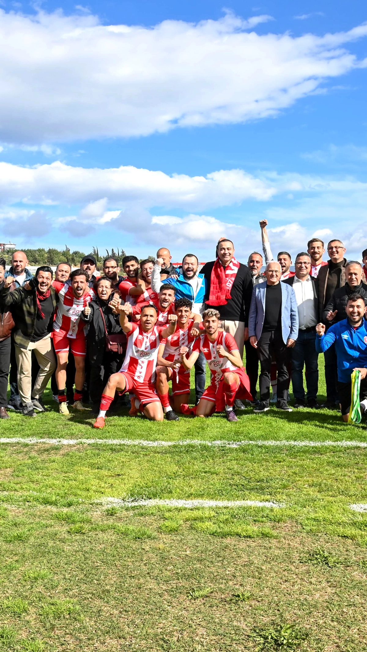 Kumluca Belediye Spor’un Galibiyeti Siyasi Destekle Kutlandı