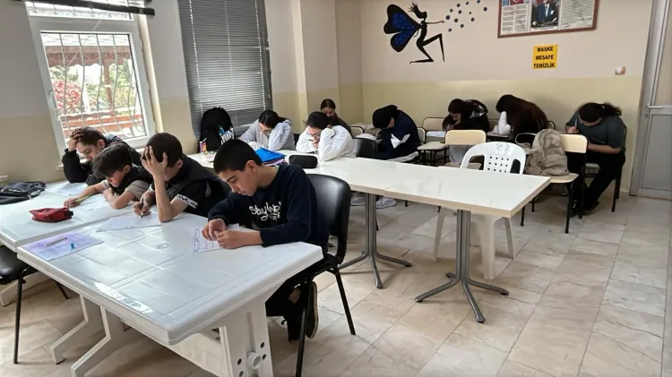 LGS’ye 2 Ay Kala İzmit’te Mahalle Etütleri: Ücretsiz Türkçe ve Matematik Desteği