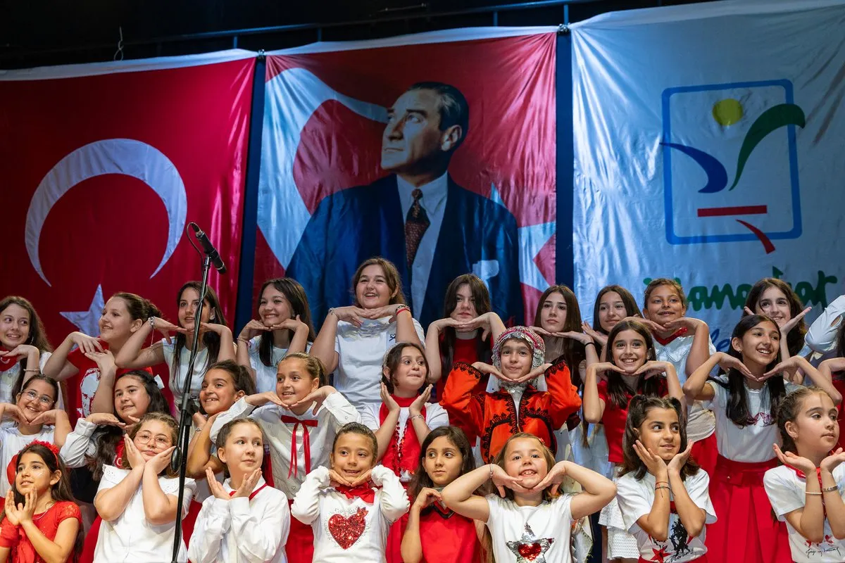 Manavgat’ta 23 Nisan Coşkusu: Çocuklar Sahnedeydi