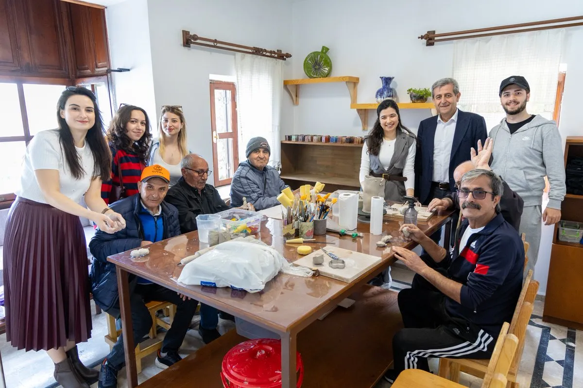 Manavgat’ta Huzurevi Sakinleri Dünya Sanat Günü’nde Seramikle Buluştu