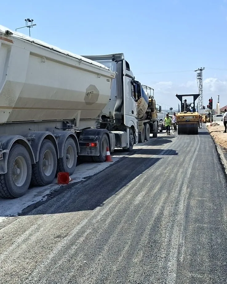 Manavgat’ta Yağmur Suyu Altyapısı ve Yol Çalışmaları Sürüyor