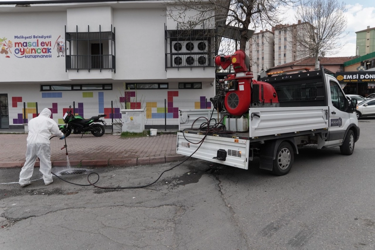 Melikgazi’de Haşeresiz Yaz İçin İlaçlama Başladı