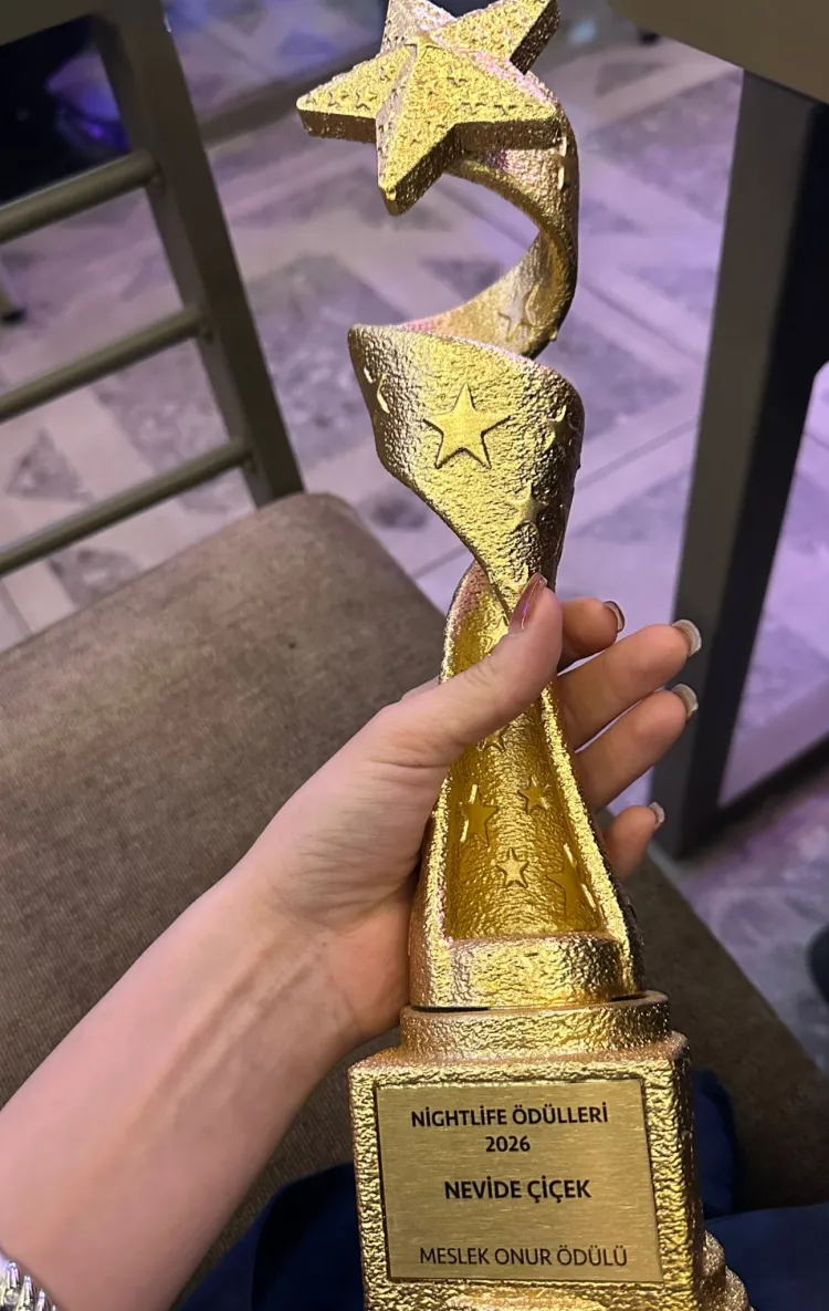 Nevide Çiçek, Nightlife Dergisi’nden Meslek Onur Ödülü Aldı