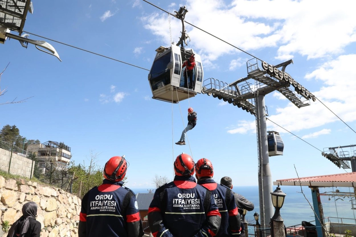 Ordu’da Teleferikte Mahsur Kalanlar İçin Nefes Kesen Tatbikat