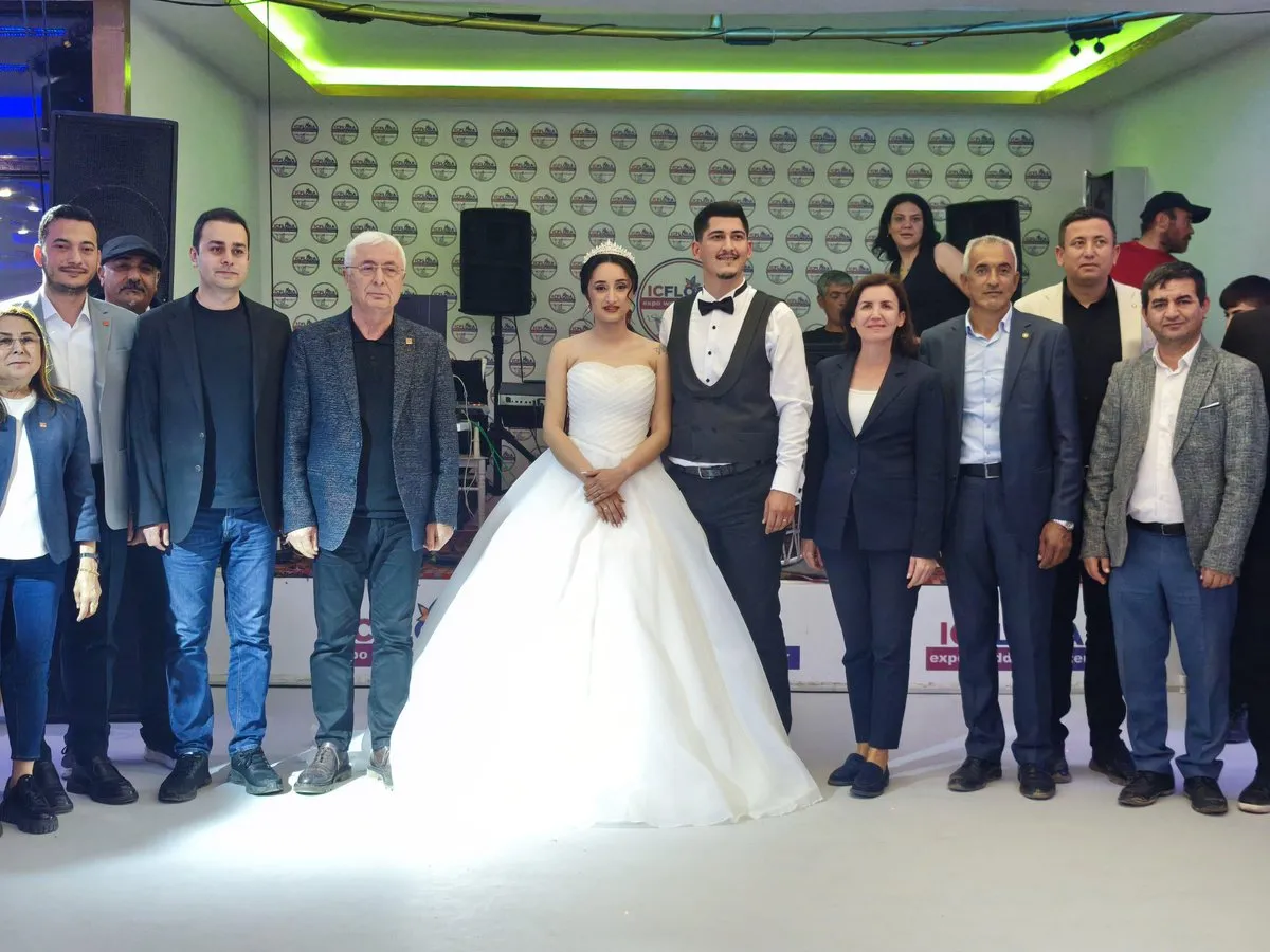 Salih Can Akbaş’ın Düğün Törenine CHP Yöneticileri Katıldı