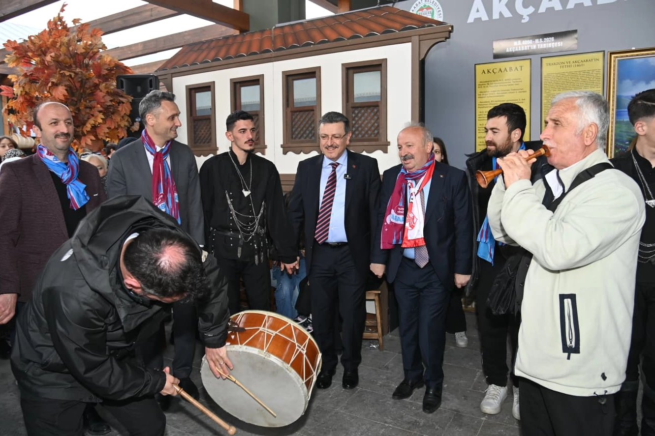 Trabzon Tanıtım Günleri’nde Başkan Genç’e Yoğun İlgi