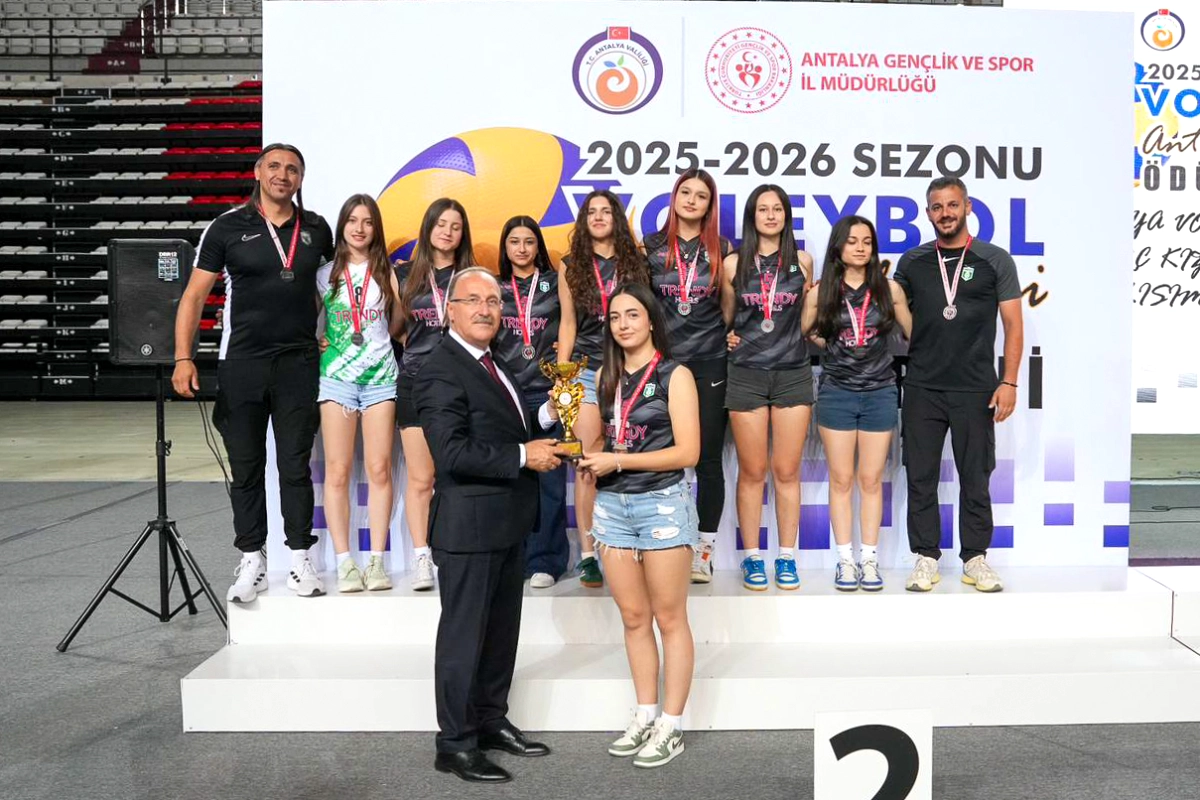 Manavgatlı Genç Kızlar Voleybol Takımı Antalya Liginde İkinci Oldu