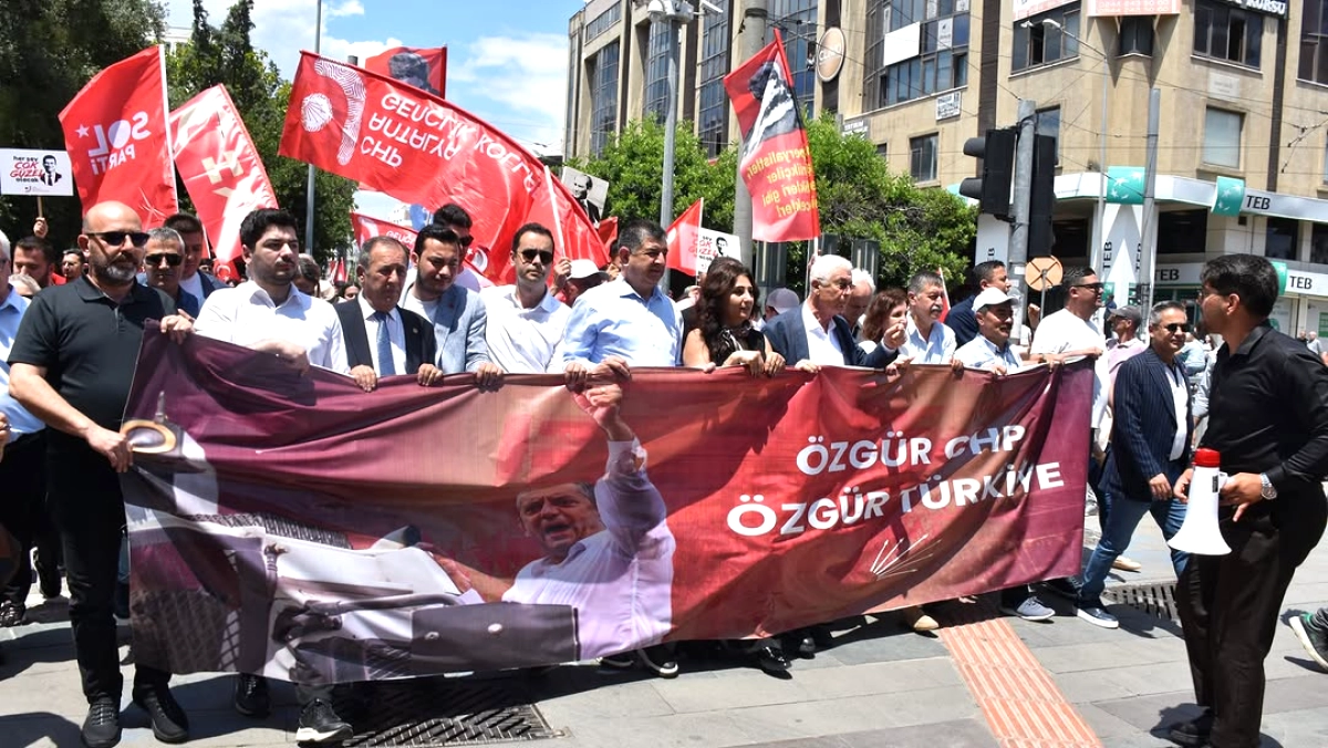 CHP Antalya’dan ‘Hukuksuz Hüküm’ Tepkisi: Attalos’ta Eylem