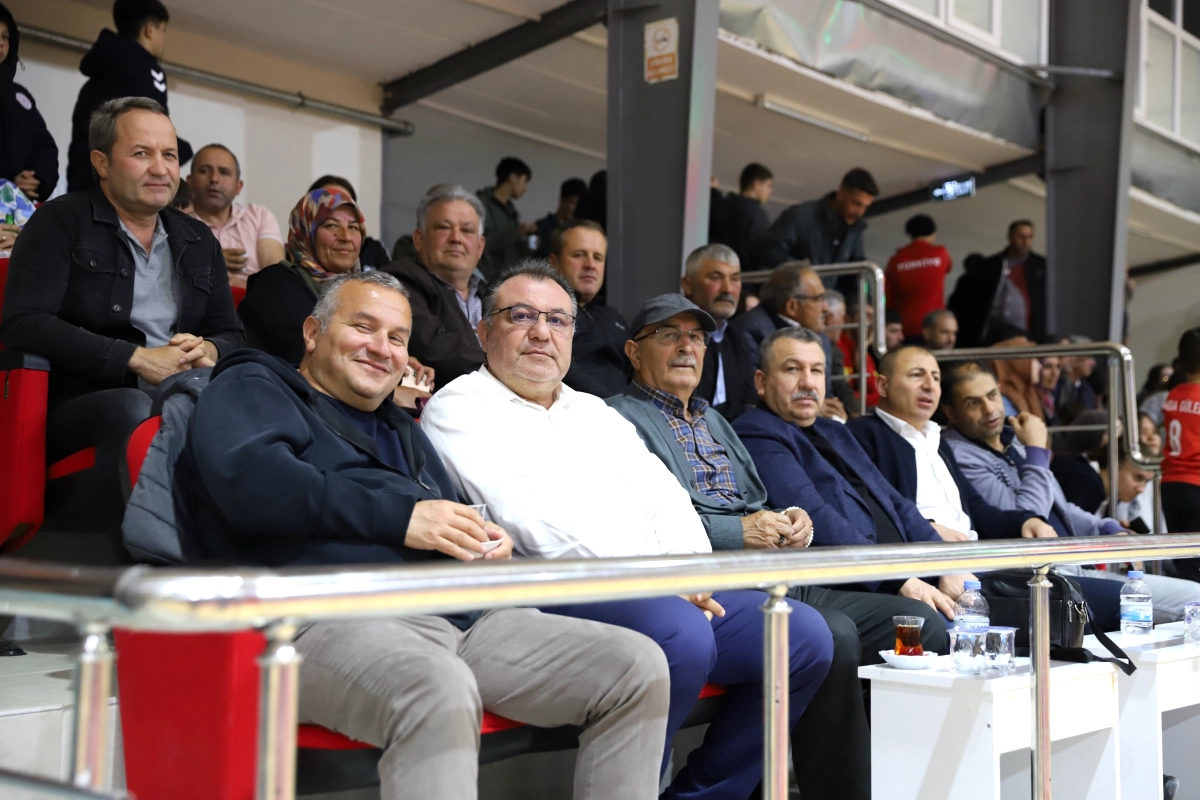 Elmalı’da Voleybol Turnuvası Heyecanı Sürüyor