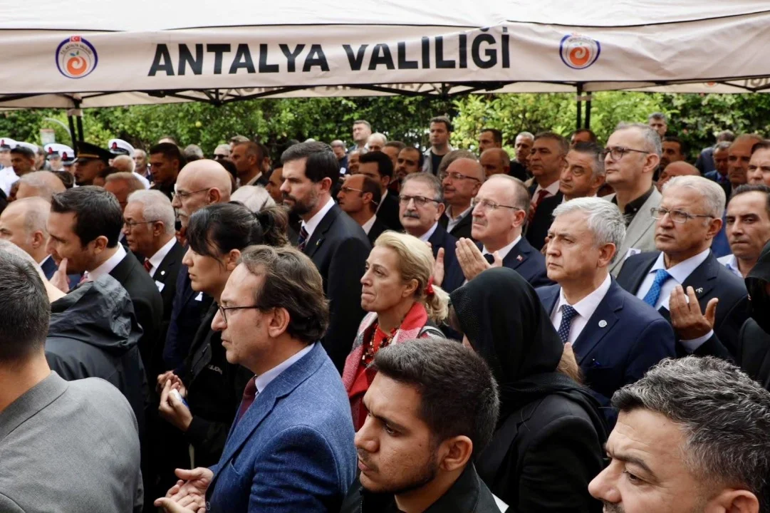 Antalya'da Hayatını Kaybeden Muratpaşa Kaymakamı İhsan Kara İçin Resmi Tören Düzenlendi - Detay Görsel 2