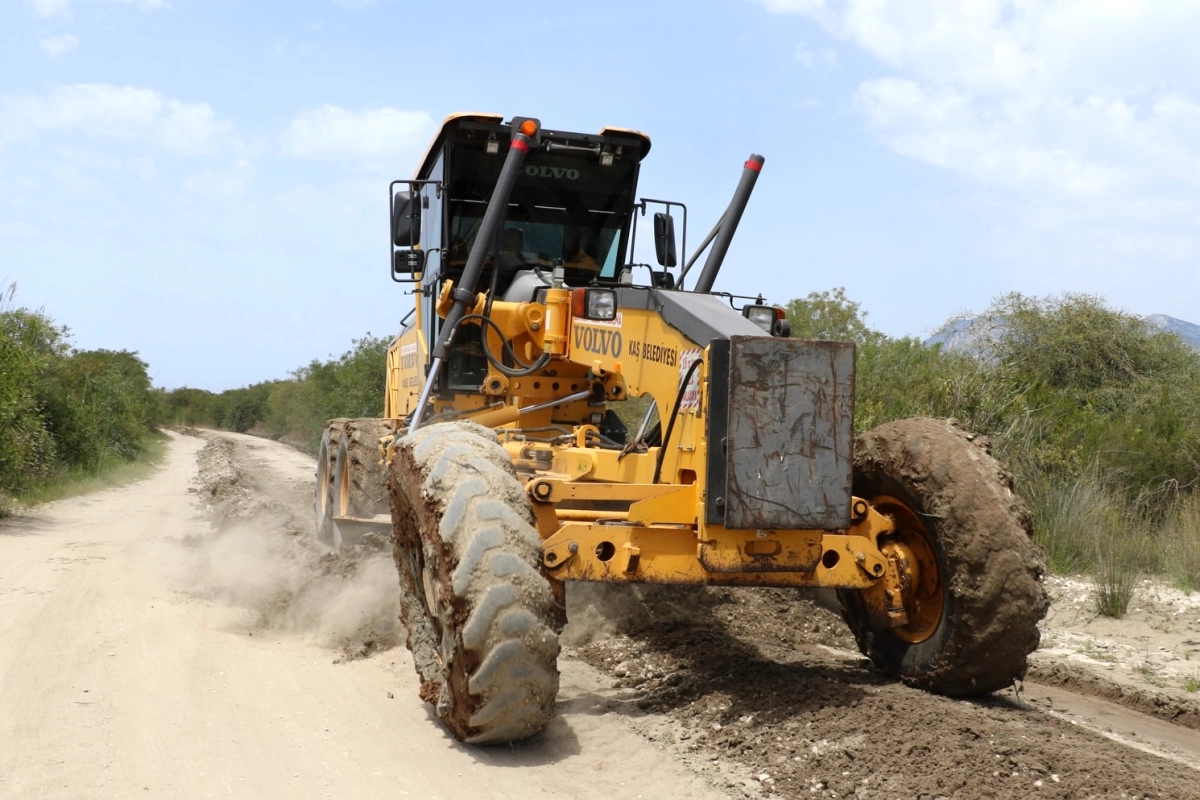 Kaş Ova Mahallesi’nde Yol Hamlesi: Çayağzı’nda Neler Oluyor?