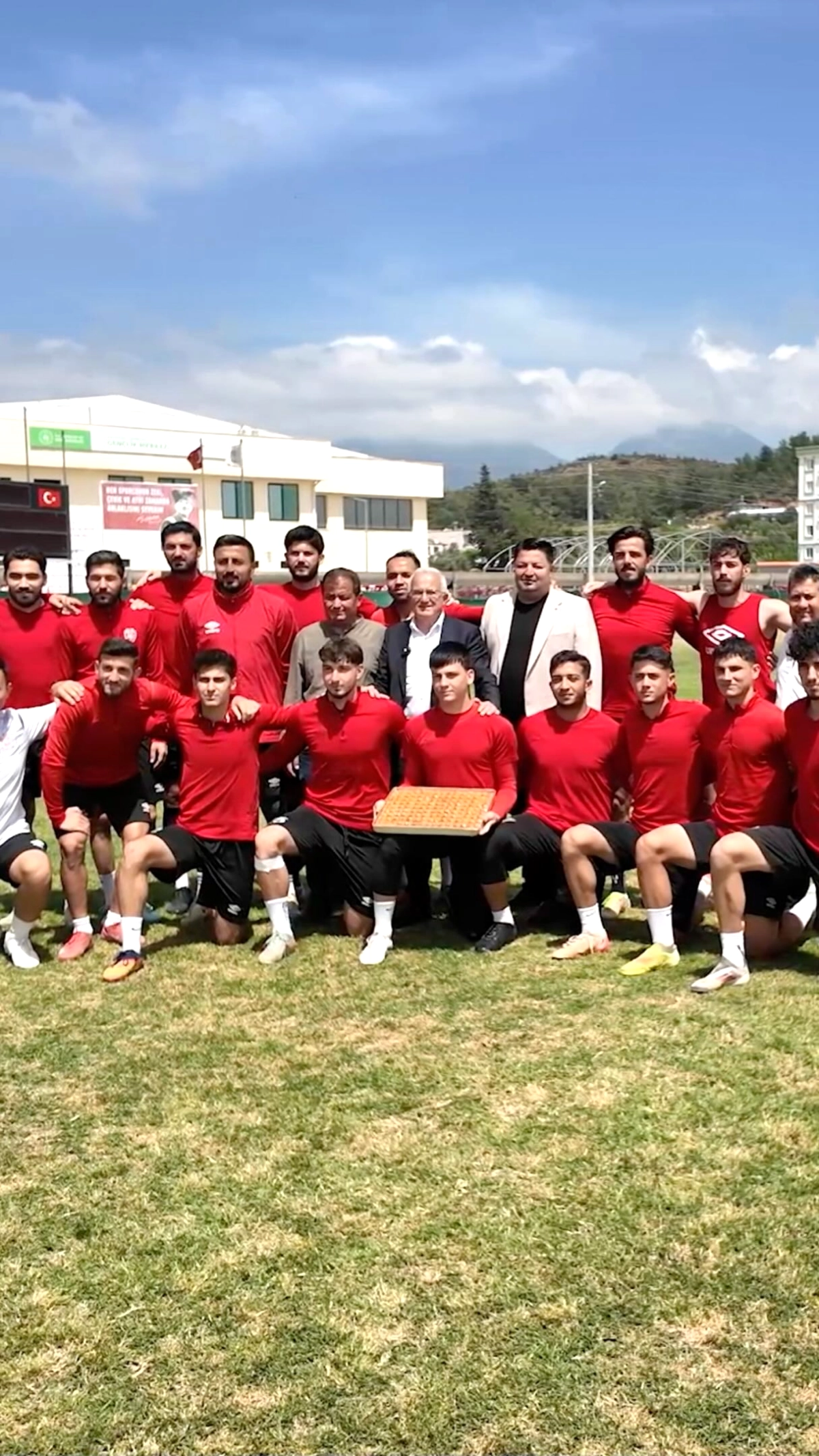 Kumluca Belediyesi’nden Yerel Futbol Takımına Moral Ziyareti