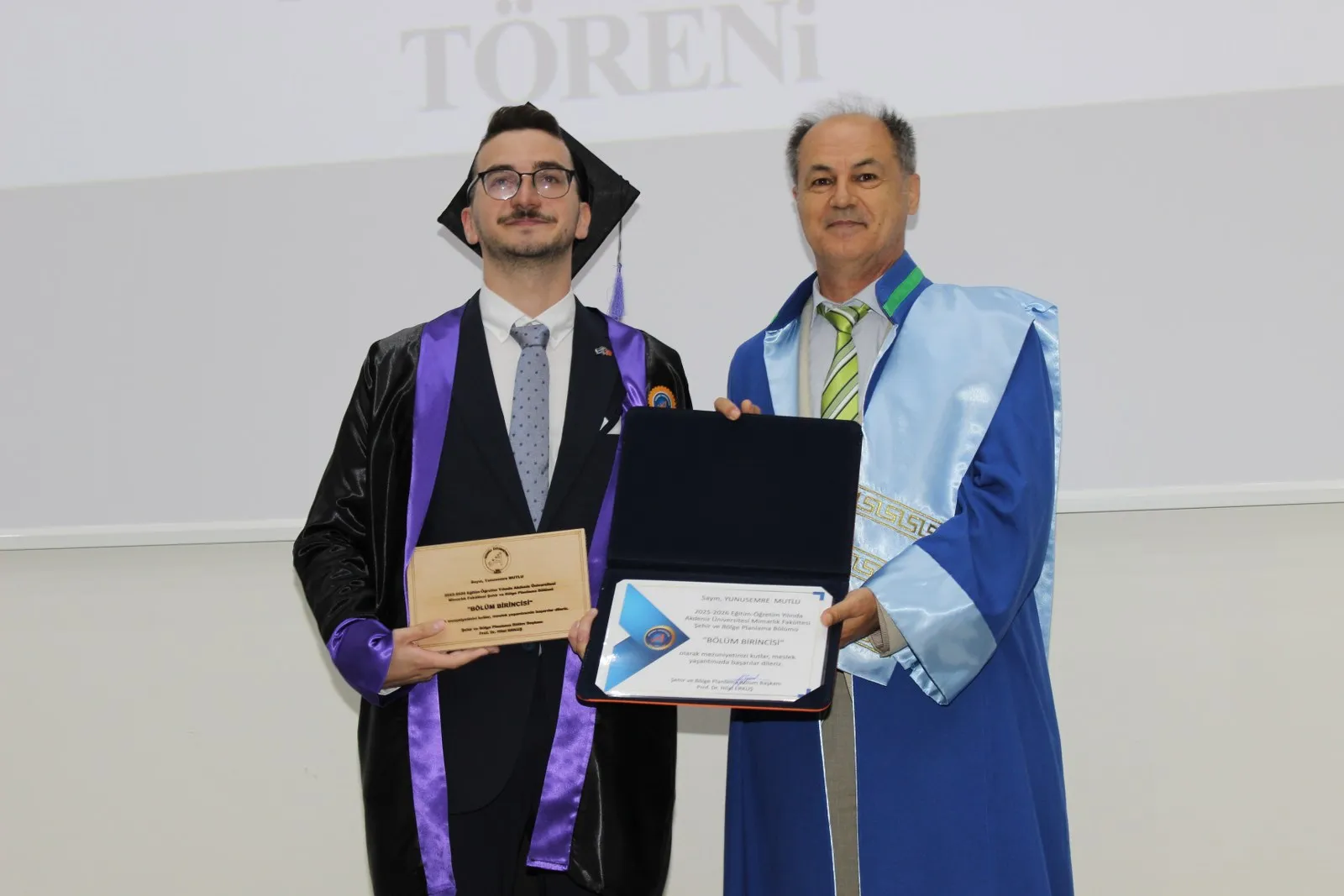 Akdeniz Üniversitesi Mimarlık Fakültesi’nde Mezuniyet Coşkusu