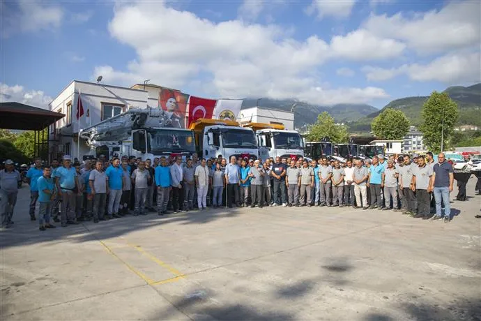 Alanya Belediyesi’nden Hizmet Hamlesi: Araç Filosu Yeni Kamyon, Kepçe ve Beton Pompasıyla Güçlendi