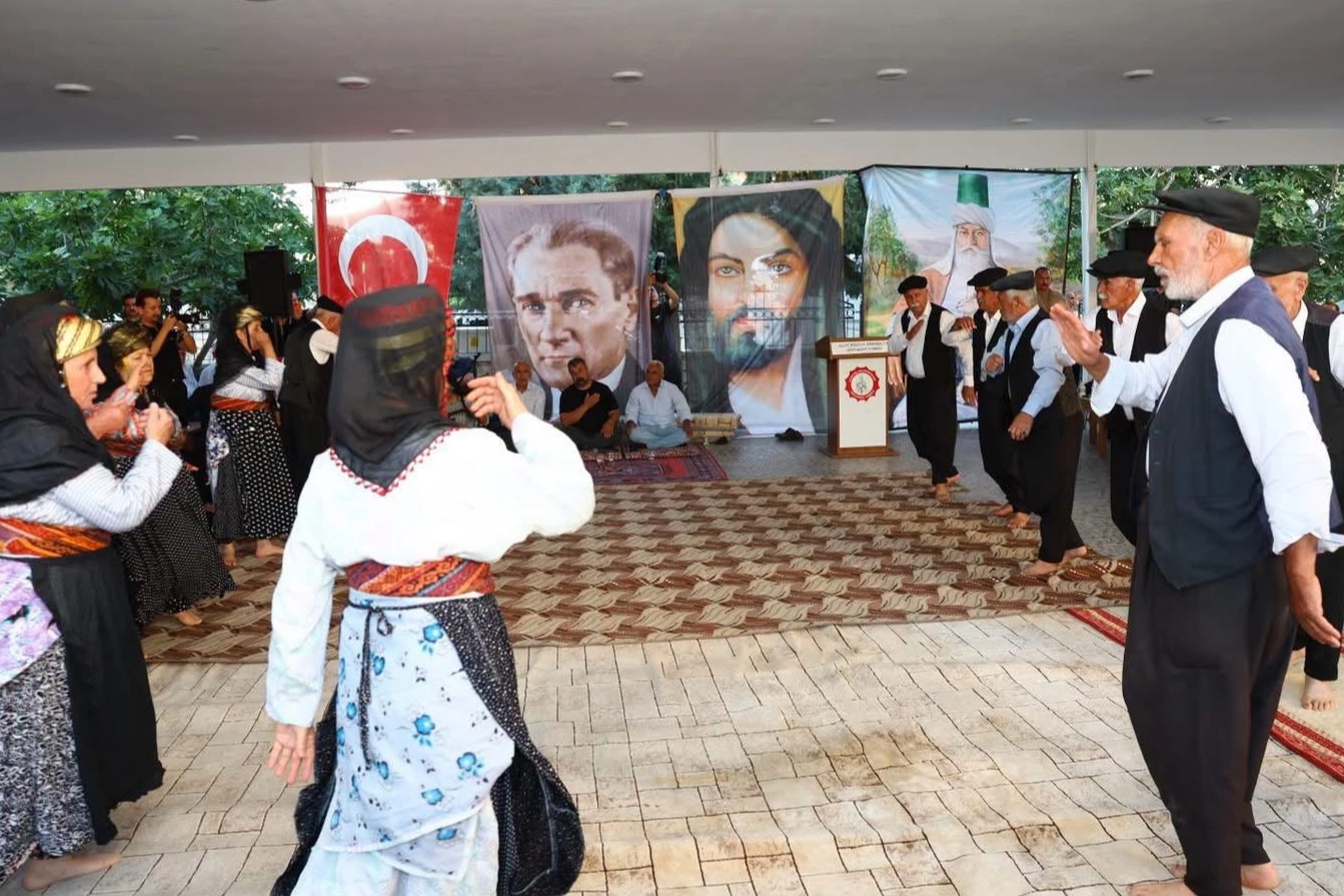Alevi ve Sünni Vatandaşlar Adıyaman’da Aşure Programında Buluştu
