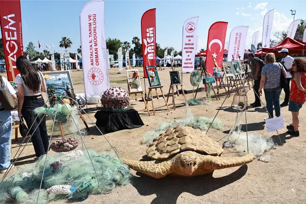 Antalya’da Dumansız Plaj Dönemi: Konyaaltı Sahili’nde Sigara Yasağı ve Ücretsiz Su