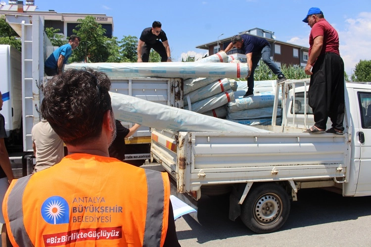 Depremzedelere Yardım Uygulamaları Devam Ediyor