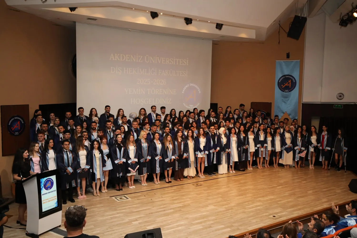 Diş Hekimleri Mezuniyet Töreni Coşkuyla Gerçekleşti