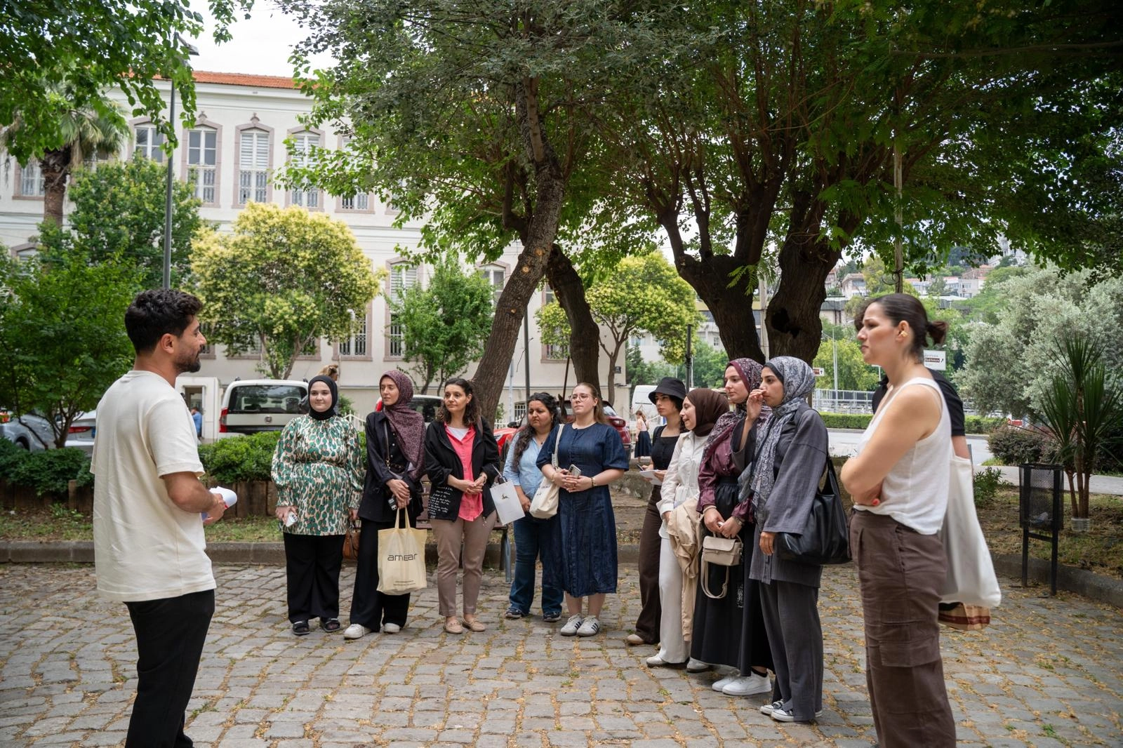 İzmir’de Edebiyat Rotaları ile Kültürel Miras Keşfedildi
