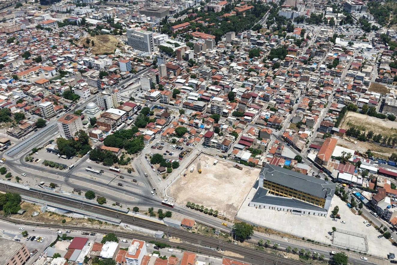 İzmir’de Langar Futbol Sahası Yeniden Hayata Geçiyor