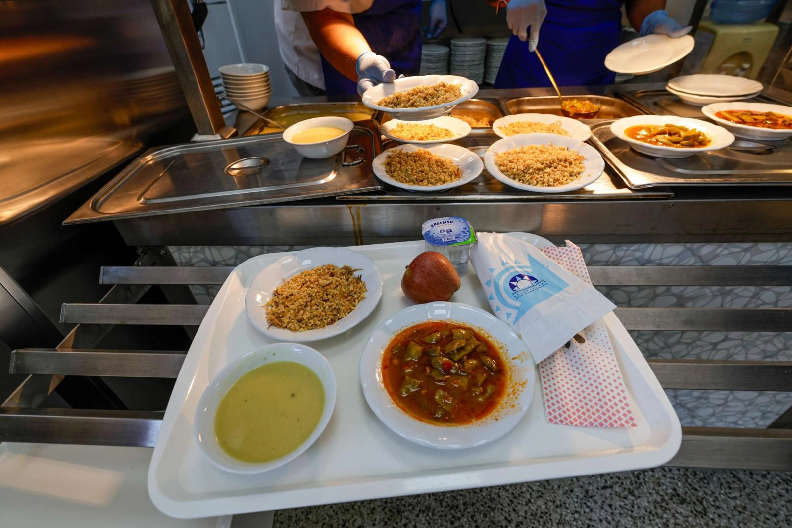 Kent Lokantaları İzmir’de Büyüyor: Uygun Fiyatlı Yemek Hizmeti Artıyor