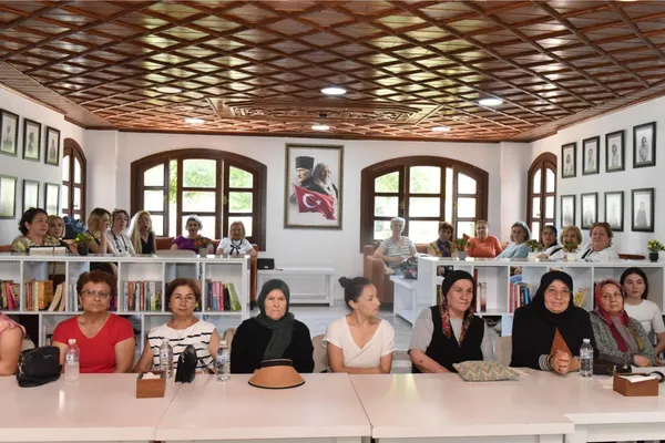Kepez’de Kadınlar İçin ‘Farkındalık Atölyesi’: Şiddetin Bilinmeyen Yönleri Anlatıldı