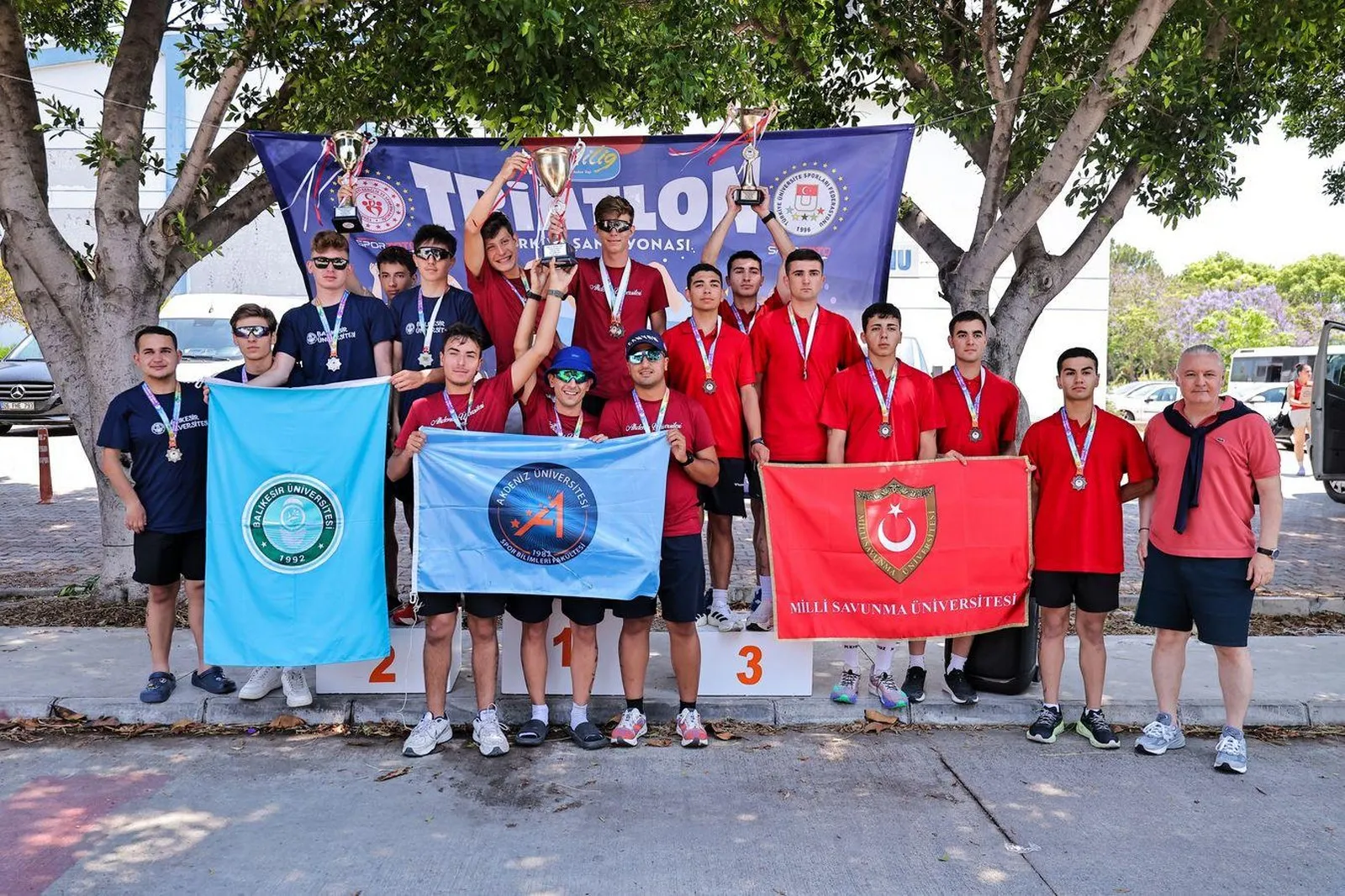 Üniversitelerarası Triatlon Şampiyonası’nda Akdeniz Üniversitesi Rüzgarı Esti