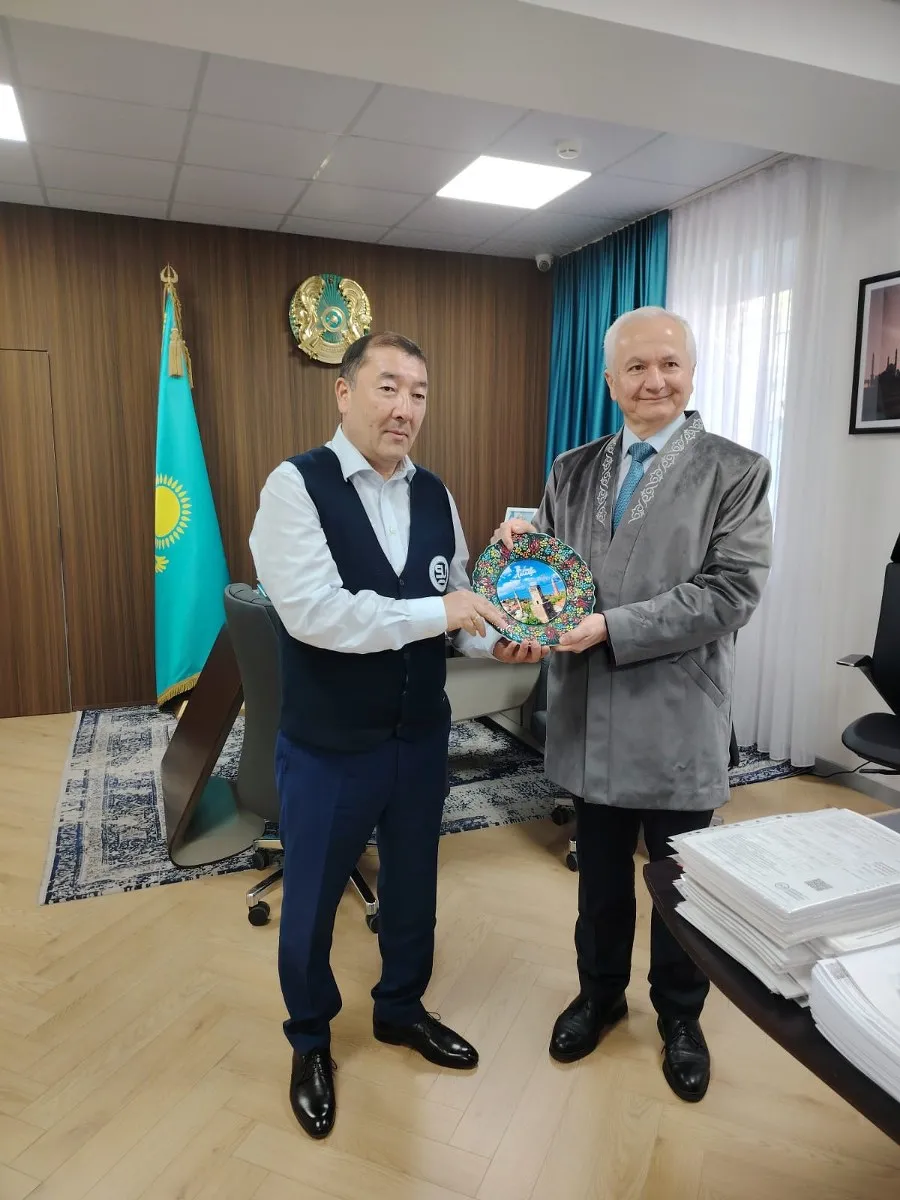 Ziraat Fakültesi Dekanı Kazakistan’da Yaz Okulunda Ders Verdi