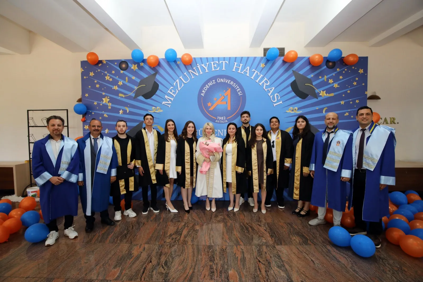 Akdeniz Üniversitesi Mezuniyet Töreni Coşkuyla Gerçekleşti