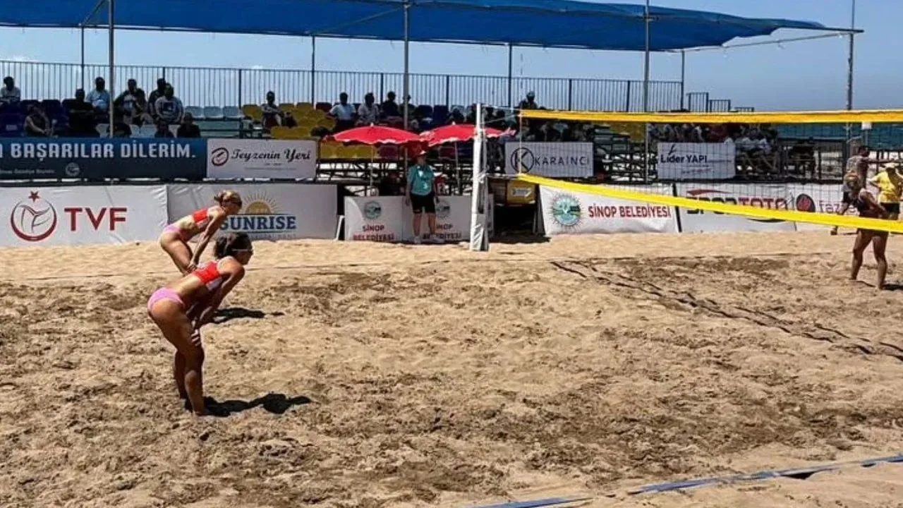 Alanya Belediyespor’un Plaj Voleybolu Yıldızları Yarı Finalde