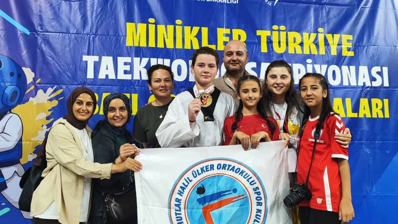 Alanyalı Menekşe Dönmez Batı Grubu Taekwondo Şampiyonu Oldu