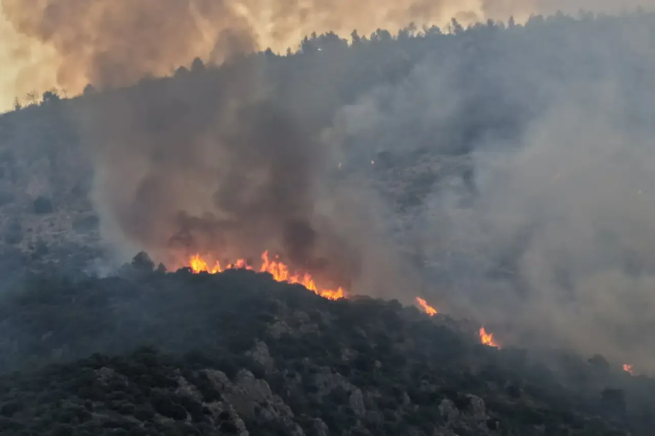 Antalya Kaş’ta Orman Yangınına Havadan ve Karadan Müdahale Sürüyor