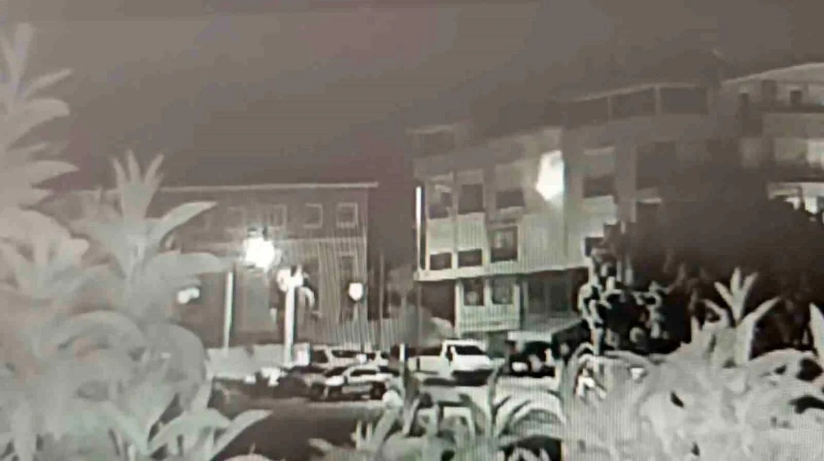 Antalya’da Çocukların Balkon Oyunu Felakete Yol Açtı: Mobilya Atölyesi Küle Döndü