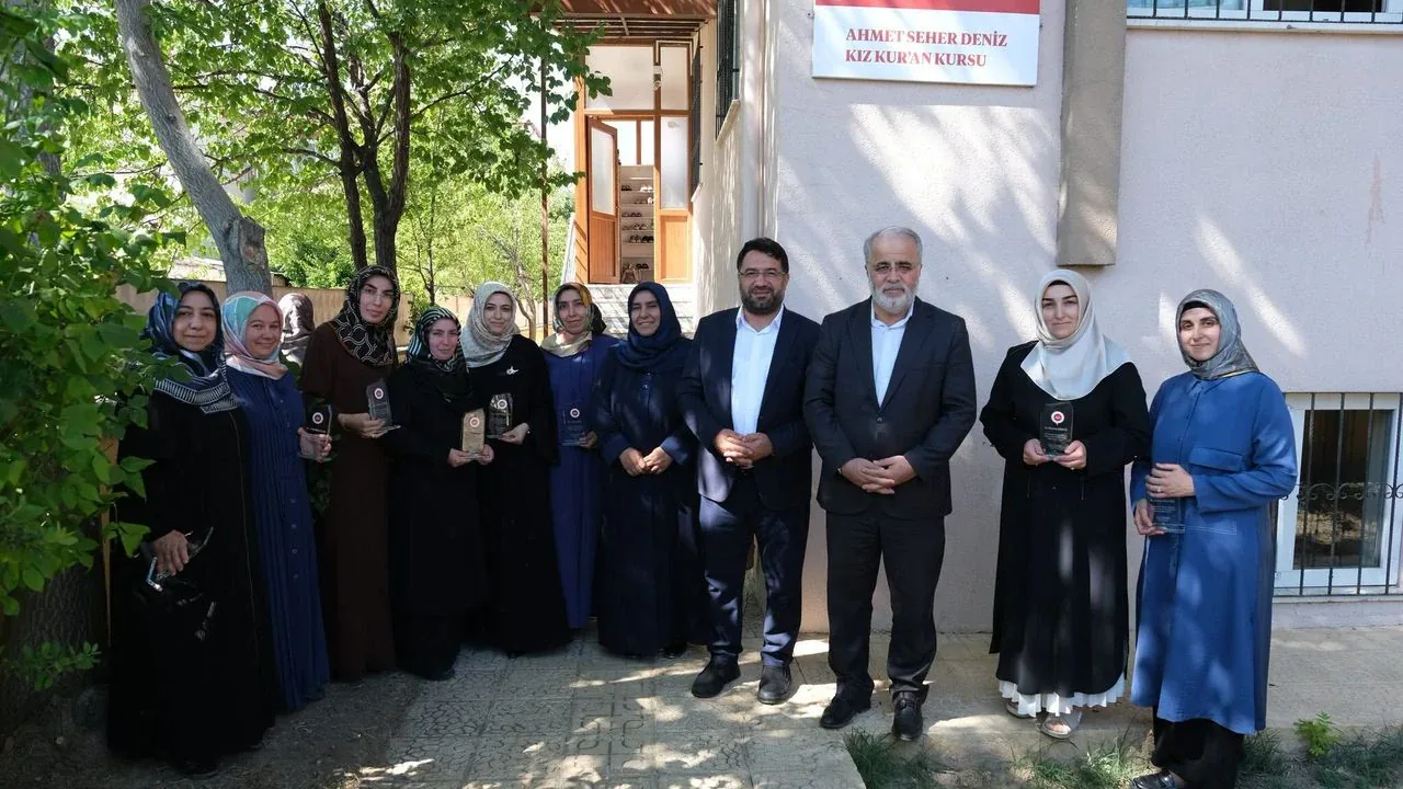 Erzincan’da Yaz Kur’an Kursu’nda Farklı Eğitim: Sanat ve Din Bir Arada