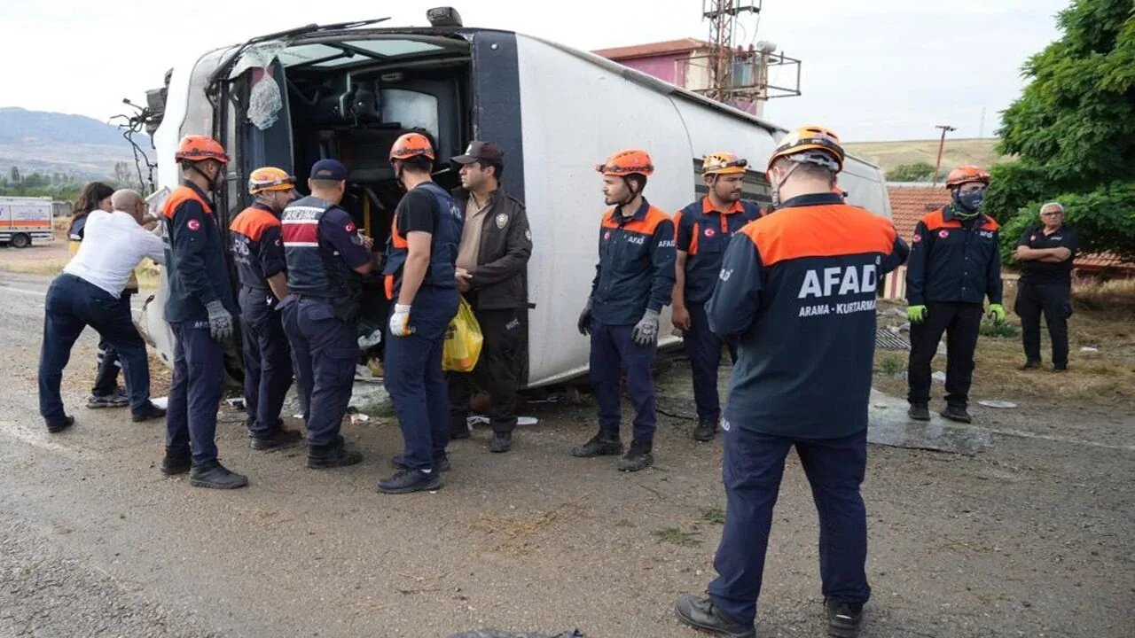 Kırıkkale’de yolcu otobüsü devrildi: 41 yaralı