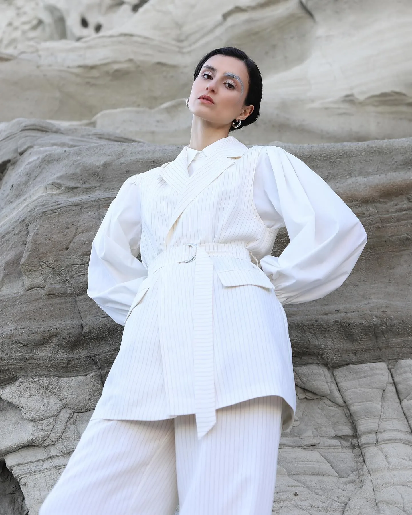 Klasik Şıklığın Dönüşü: Pantolon Askıları Moda Dünyasında Yükselişte