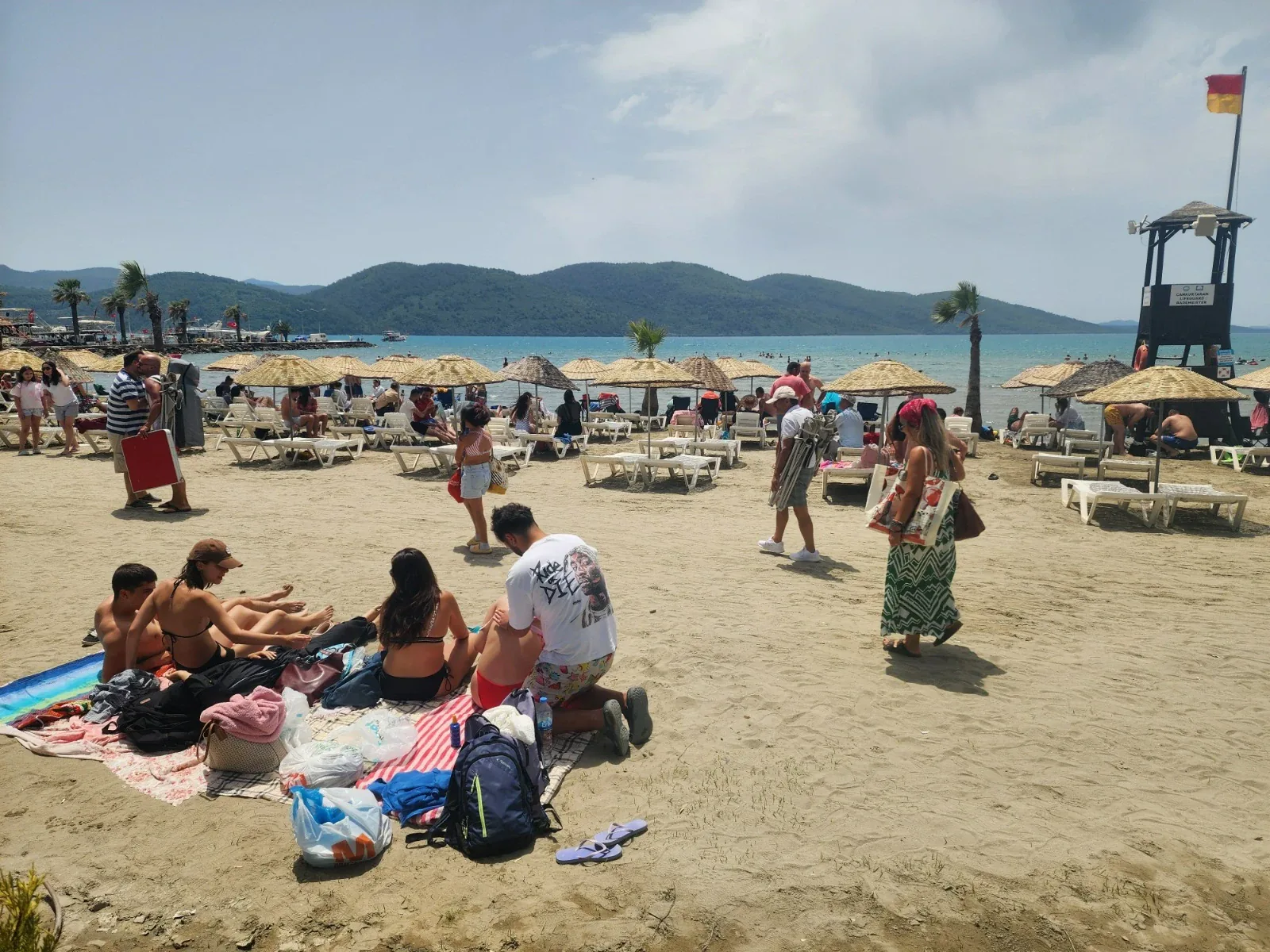 Plajlarda Şezlong Savaşları: 2026 Mevzuatına Göre Haklarınız Neler?