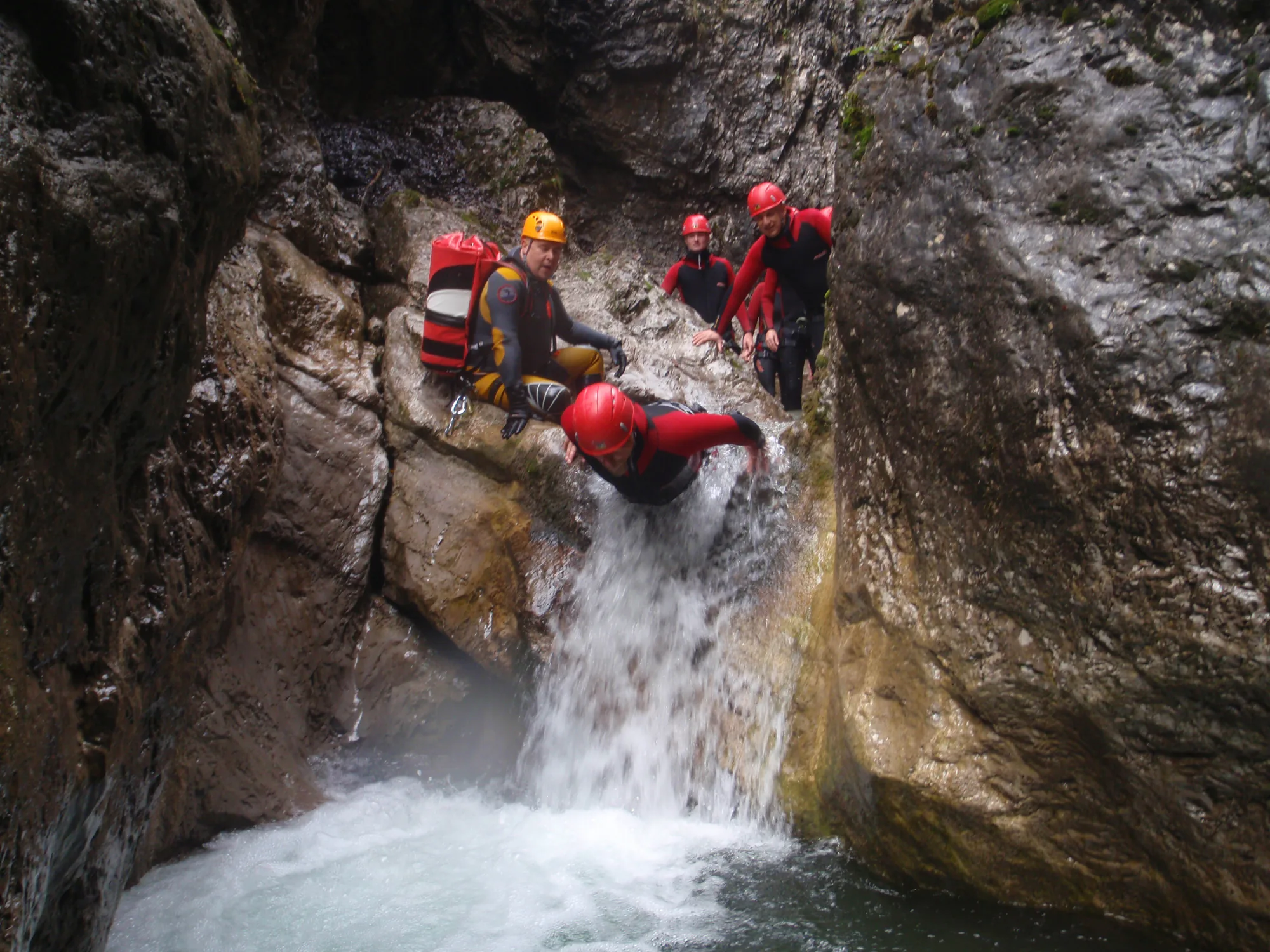 Tirol’ün Dev Şelalesinde Adrenalin: Stuibenfall Klettersteig Rehberi